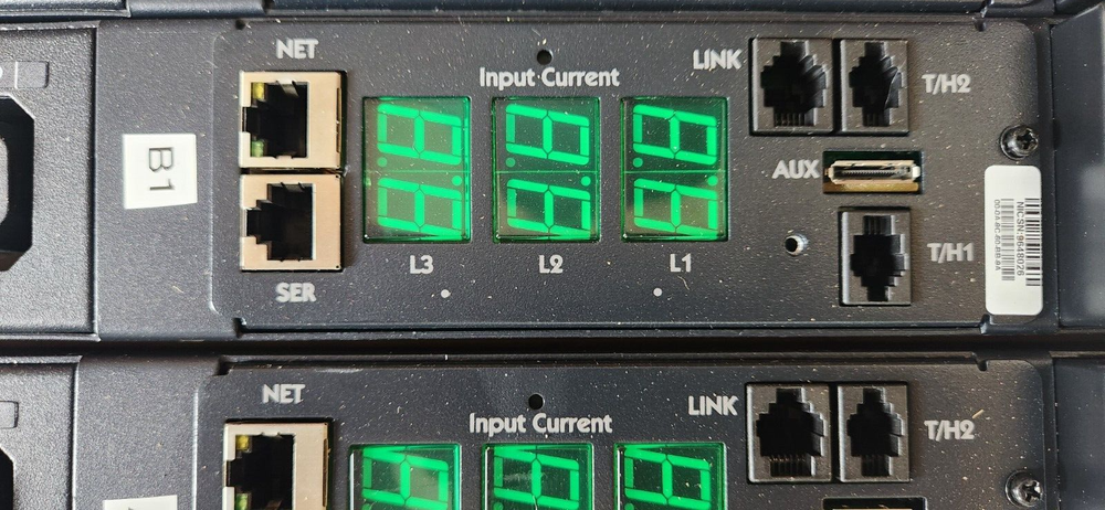 Server Technology PRO2 HDOT Monitored Rack-Mount PDU - 36 Outlet