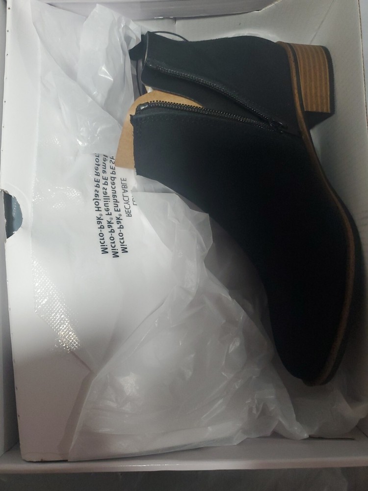 White Mountain Ladies Ankle Boot Size 6.5 Black