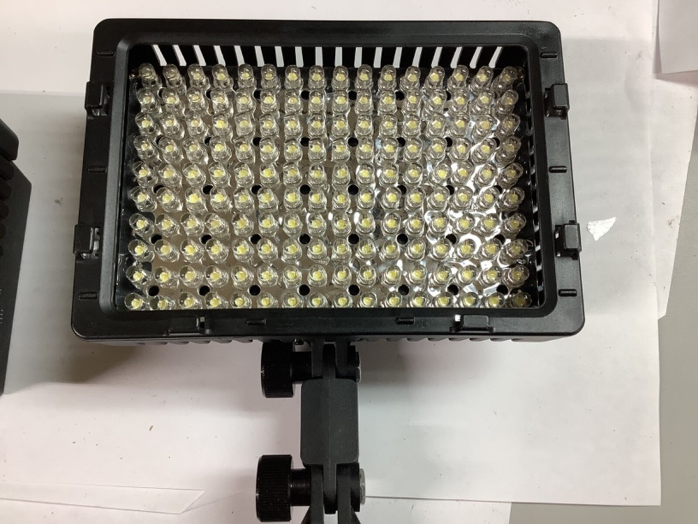 Neewer cn-160 Lights