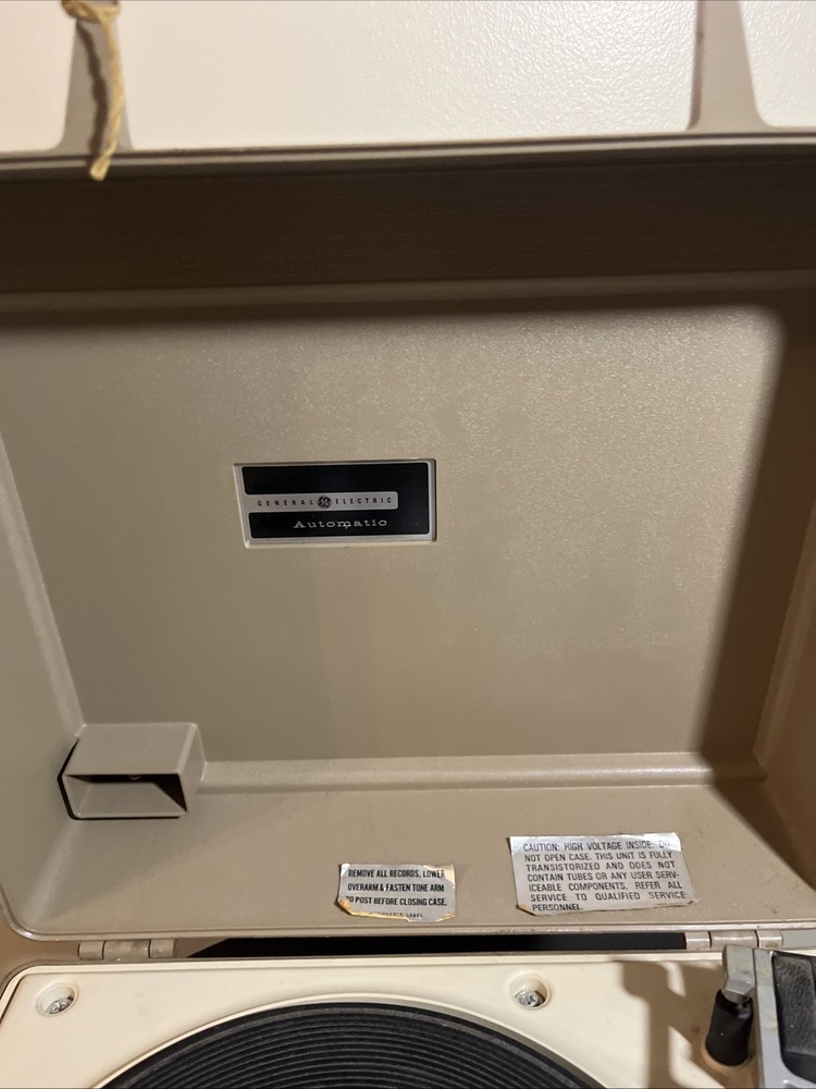 GENERAL ELECTRIC SOLID STATE PORTABLE RECORD PLAYER/TURNTABLE Table Spins As Is