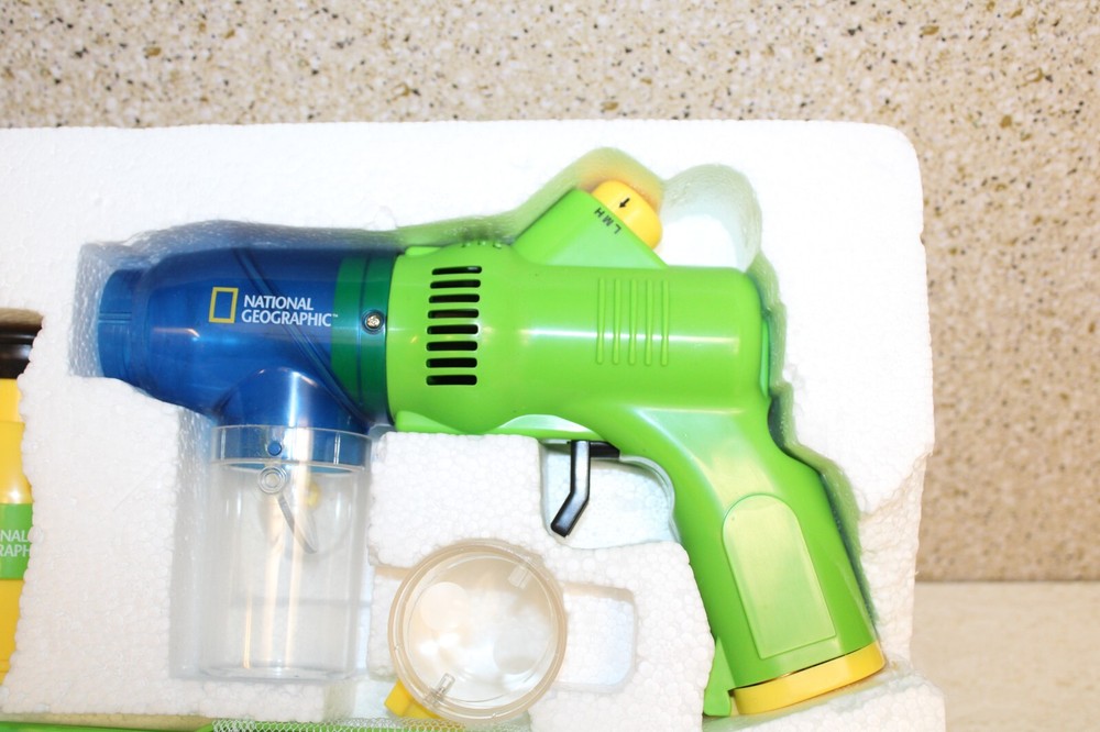 NATIONAL GEOGRAPHIC™ Bug Collector and Microscope Combo - New w/Defects
