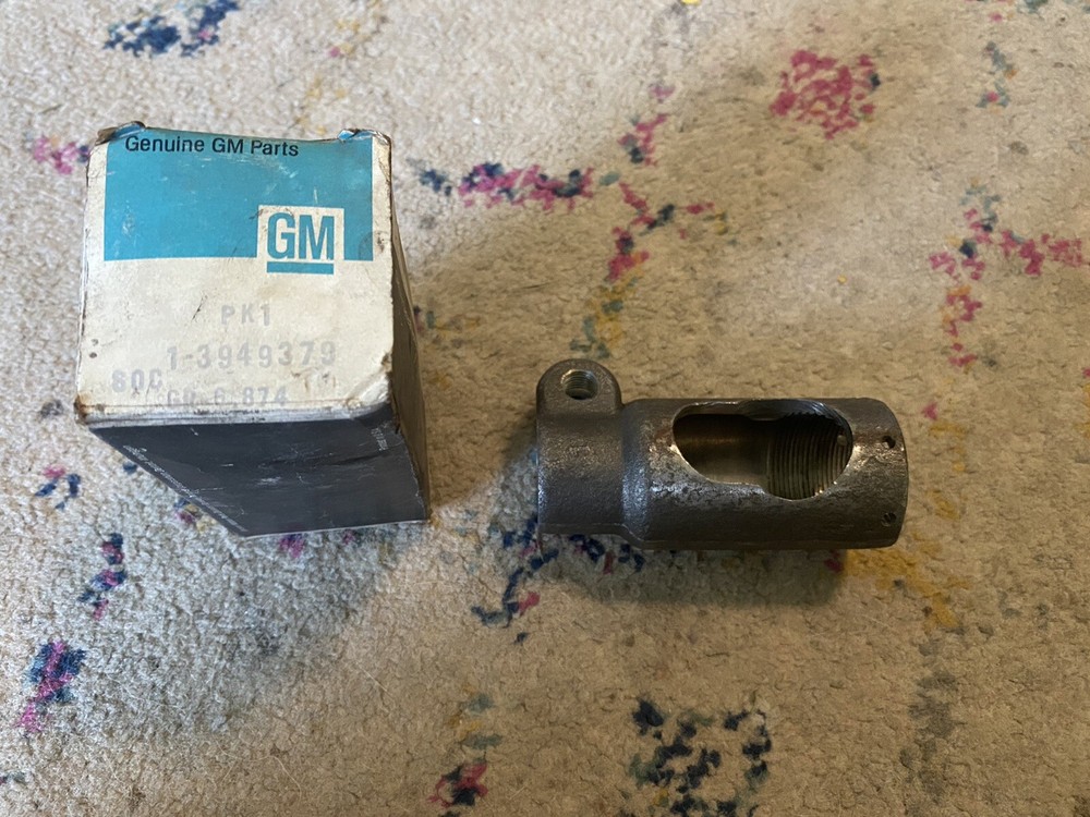Genuine GM 3949379 Steering Linkage Socket NOS