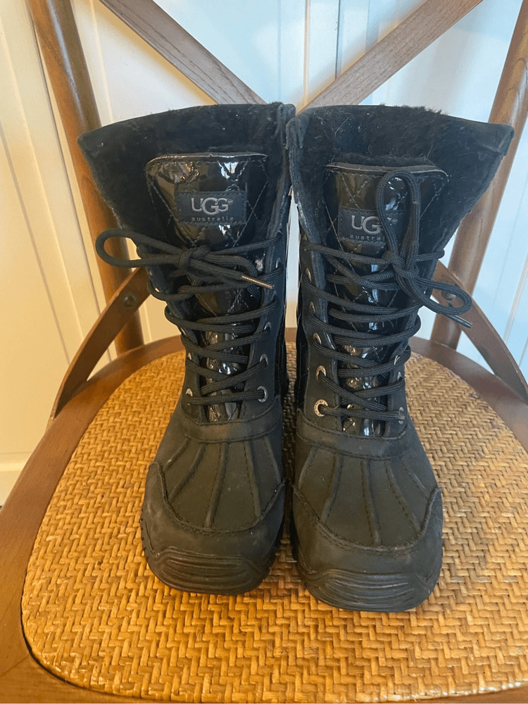 Ugg black patent quilted winter boots size 6