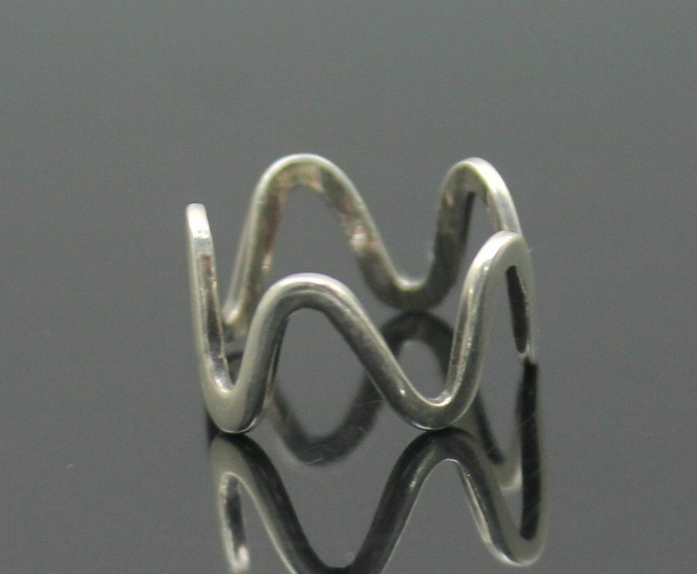 ENCHANTING HIGHLY POLISHED MODERNIST PULSE STERLING SILVER RING SIZE 7