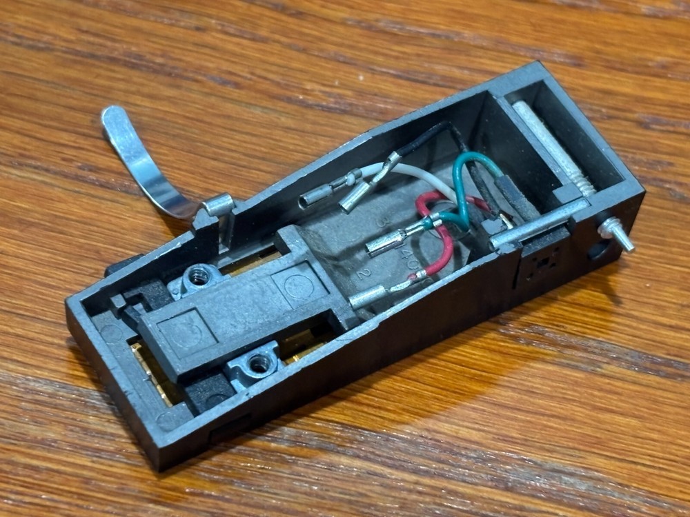 BIC Turntable Headshell - w/ Wires