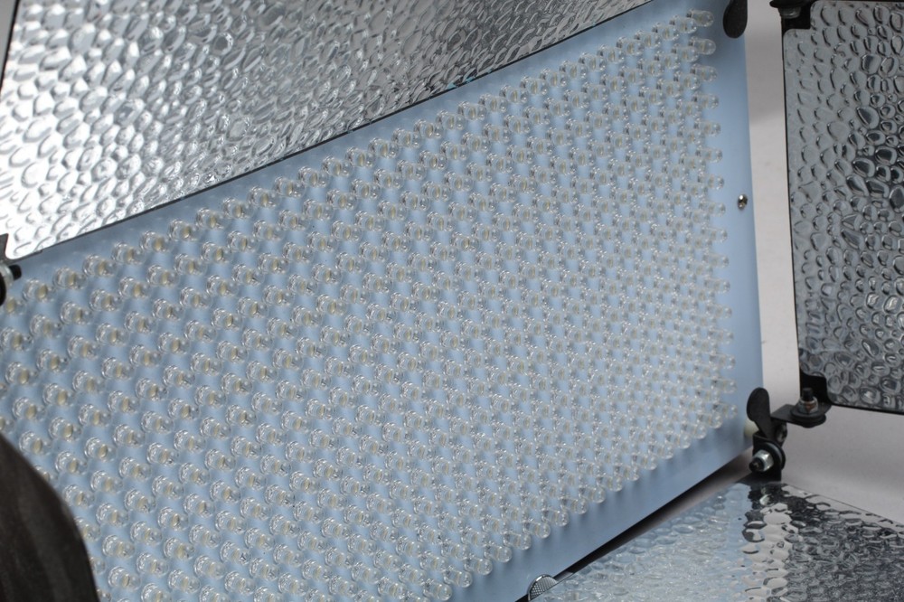 LS PHOTO PRO STUDIO LE500-ACC LED LIGHT PANEL W CORD TESTED & WORKING