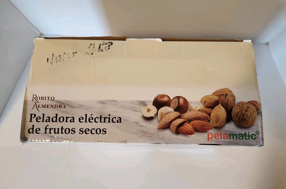 Pelamatic Robito Almendra Electric Nut Cracker Open Box