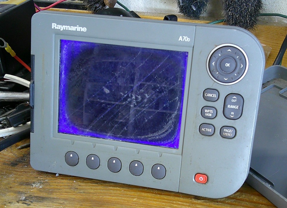 Raymarine A70 D Chartplotter, Sonar # AE62190405208. Needs new screen