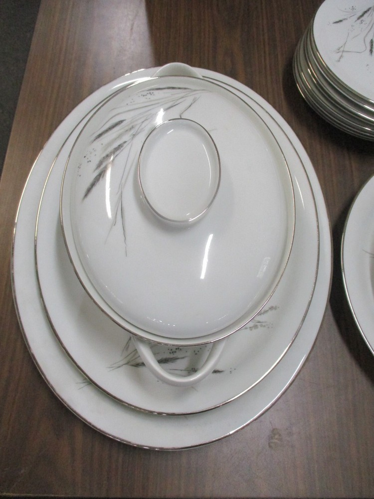 Ceres (Coupe) by EASTERLING 74 Piece Set Service for 8