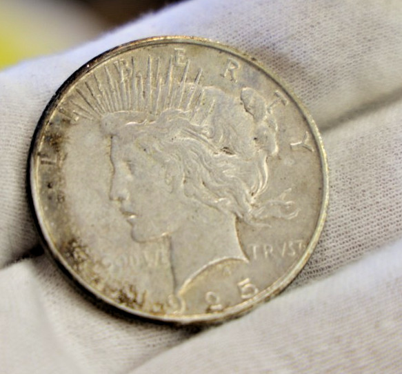 1925 S US Peace Silver Dollar $1 XF (Cleaned)