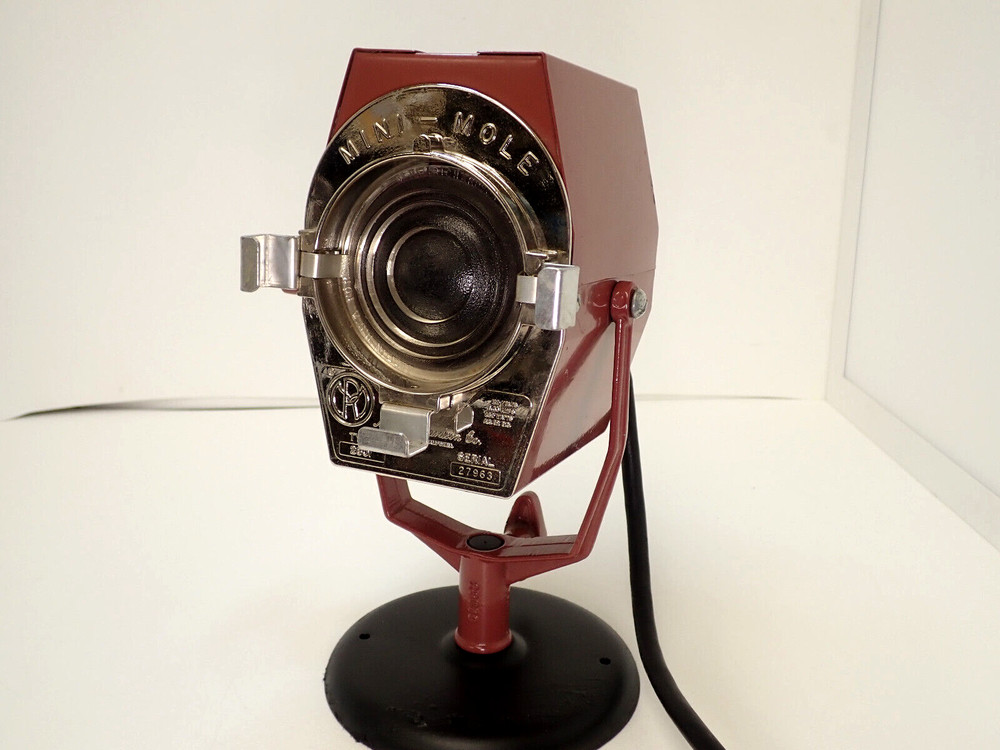 Mole-Richardson Mini-Mole Fresnel Tungsten Light (120-240 VAC)