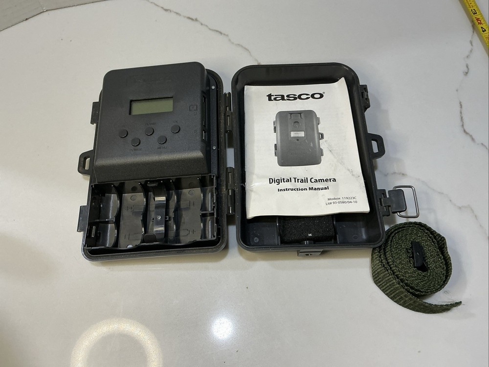 Tasco Digital Trail Camera Model# 119223C Read Description