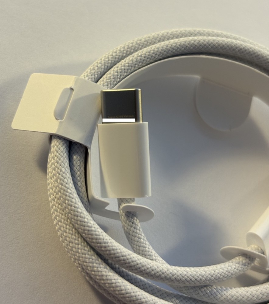 Apple iPad Accessory Accessories Bundle Woven 1M USB-C Cable 20W Power Adapter
