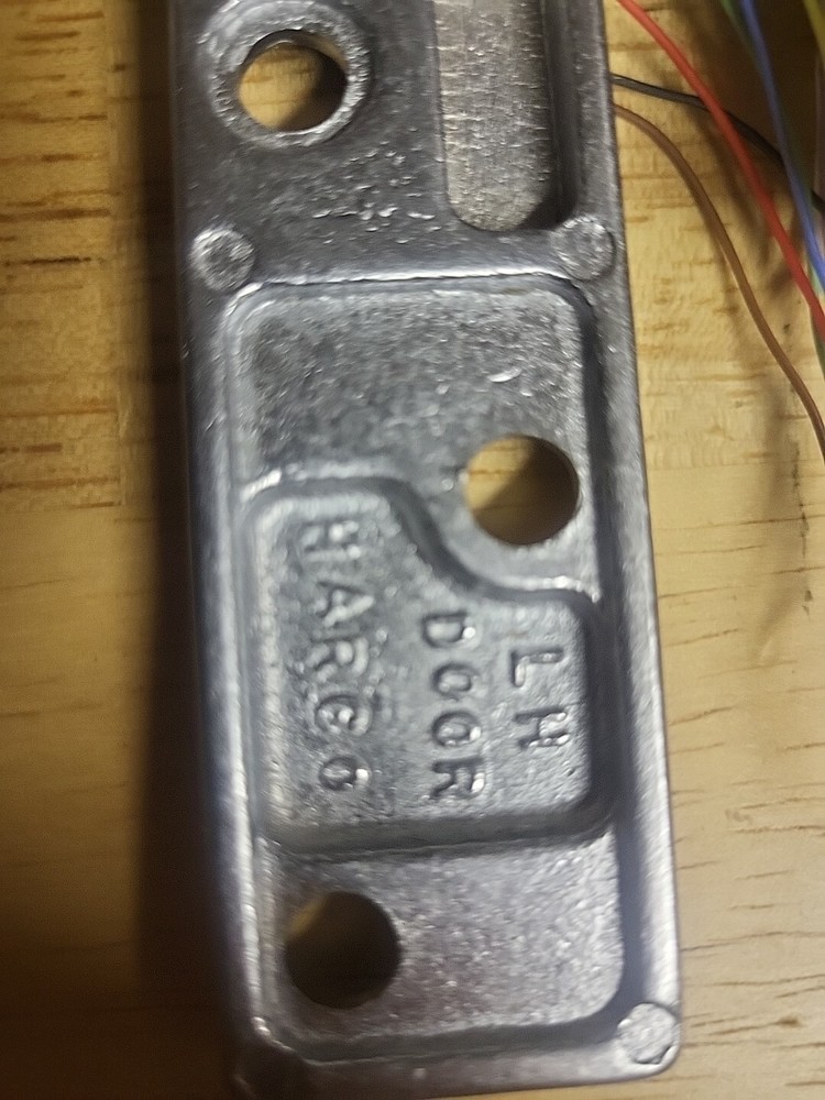 EM19 LH 8 WIRE EM19 LH 8wire INTERMEDIATE Hinge
