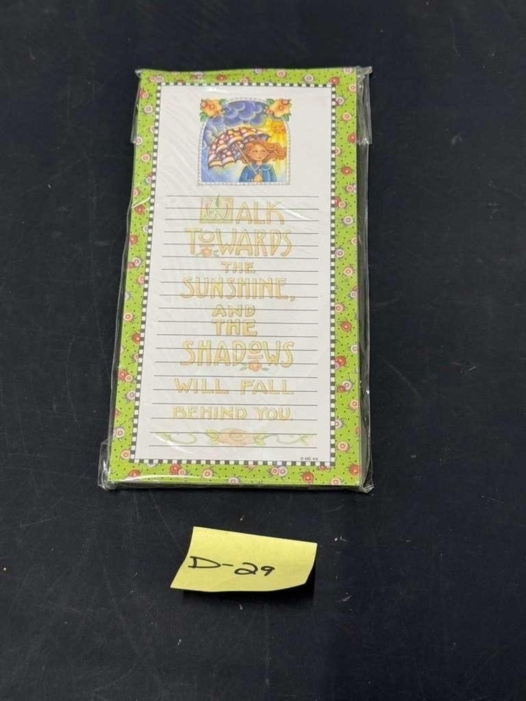 NEW  Magnetic Notepad With Pencil. Ships