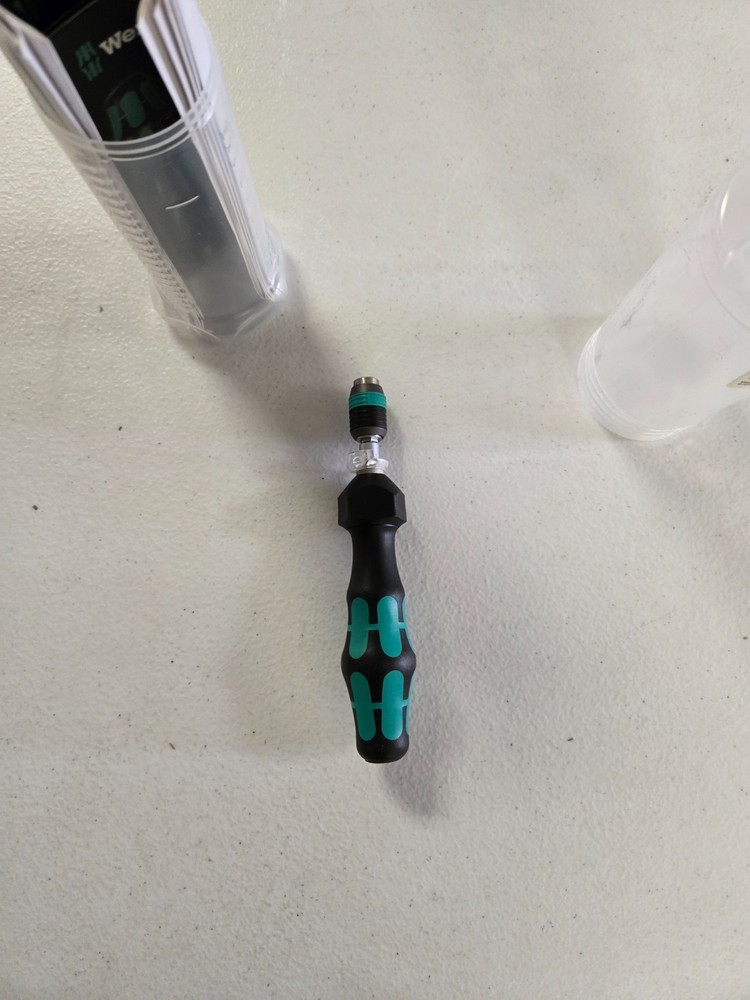 Adjustable torque screwdrivers with Rapidaptor quick-release