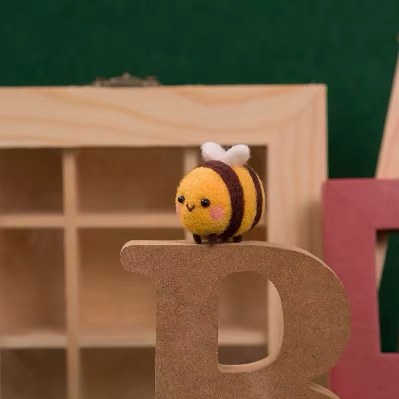 Happy Bee Wool Needle Felting Kit
