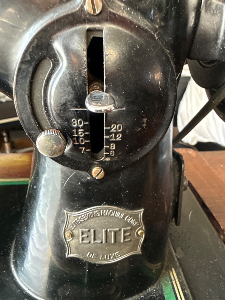 Rare Elite Sewing Machine Corp De Luxe
