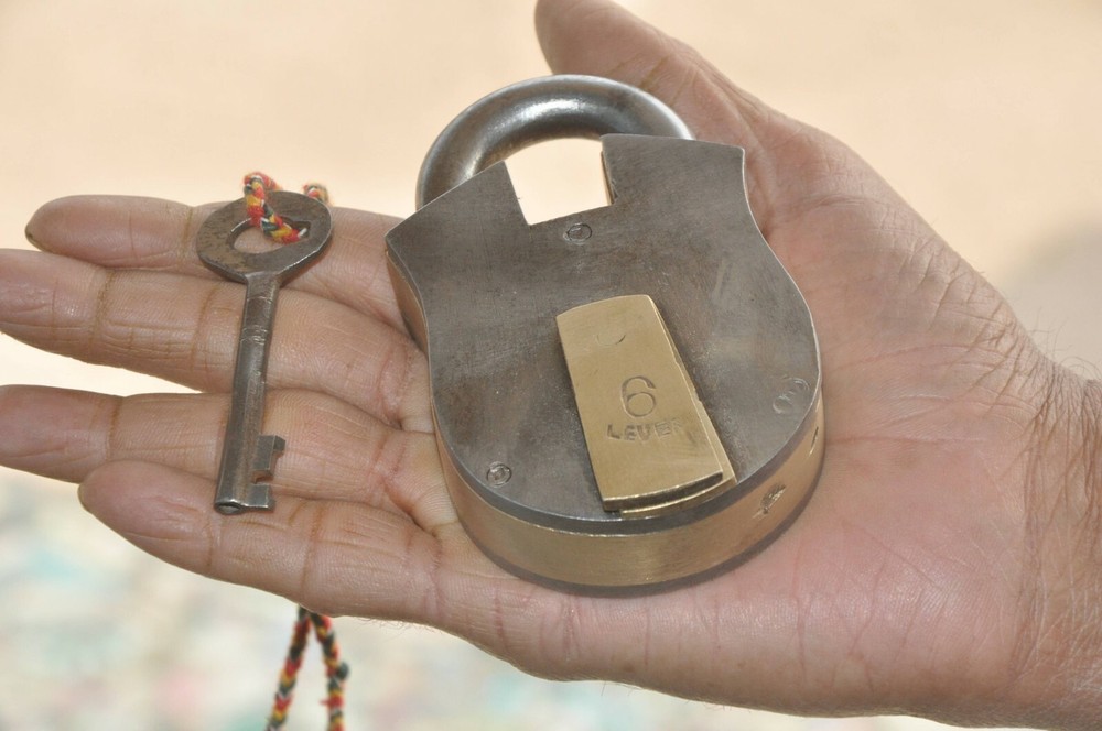 Vintage Iron & Brass Handcrafted Solid Fine Quality 6 Lever Padlock