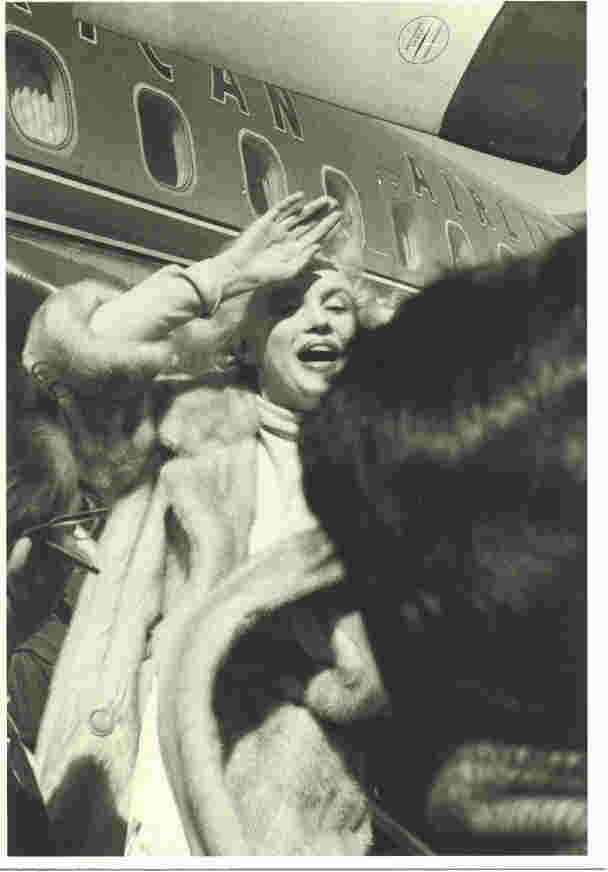 Marilyn Monroe Postcard - American Airlines
