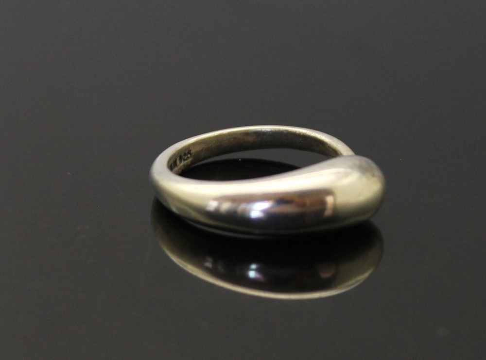 DESIGNER INSPIRED ADORABLE STERLING SILVER RING SIZE 9.25