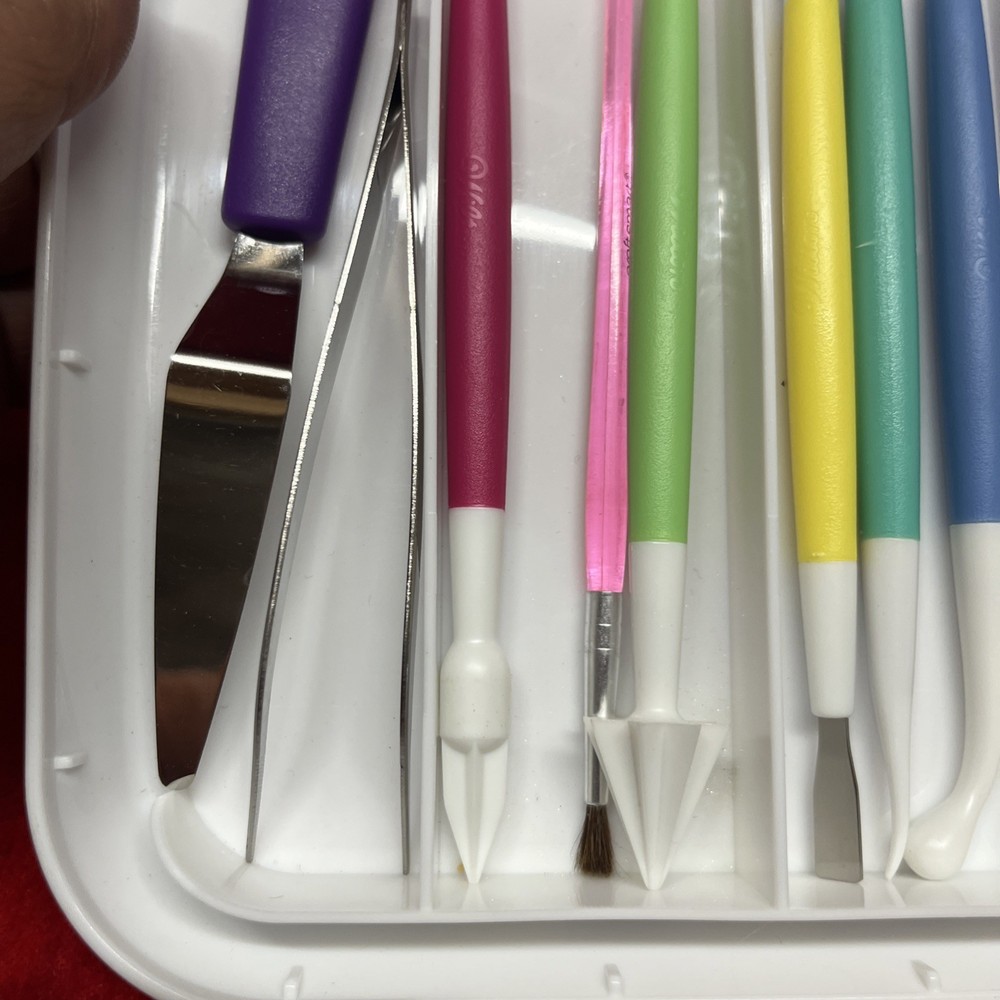 10 PC BAKING TOOLS SET w/ PLASTIC CASE (p7)