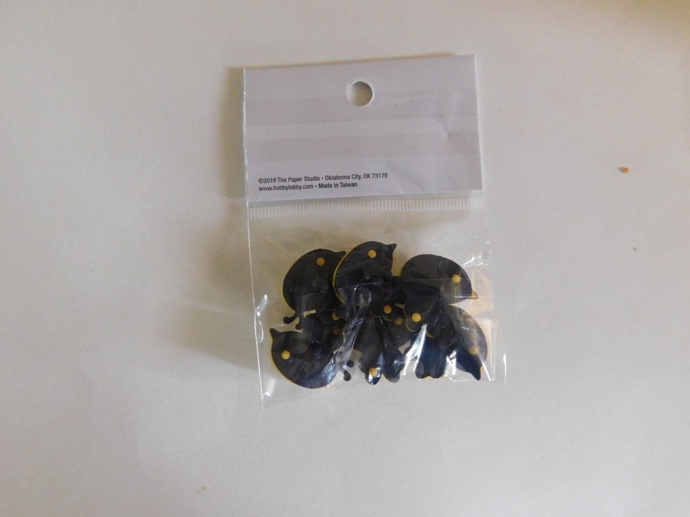 The paper studio Bee Shank Buttons 6pc