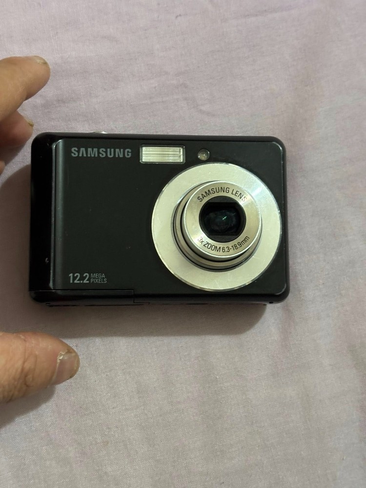 Samsung ES17 12.2 MP Digital Camera - Black WORKING