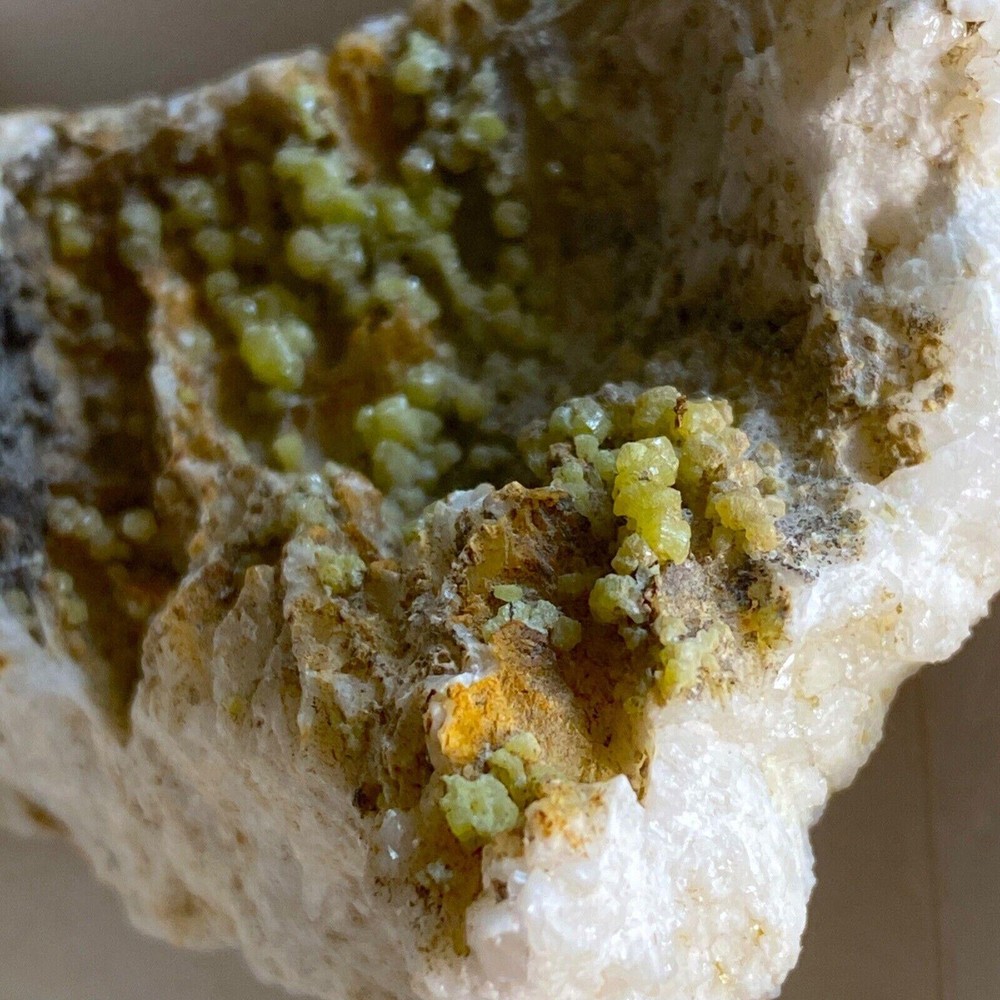 PYROMORPHITE ON SOLID QUARTZ FROM ROUGHTON GILL MINE. 66g MF1146