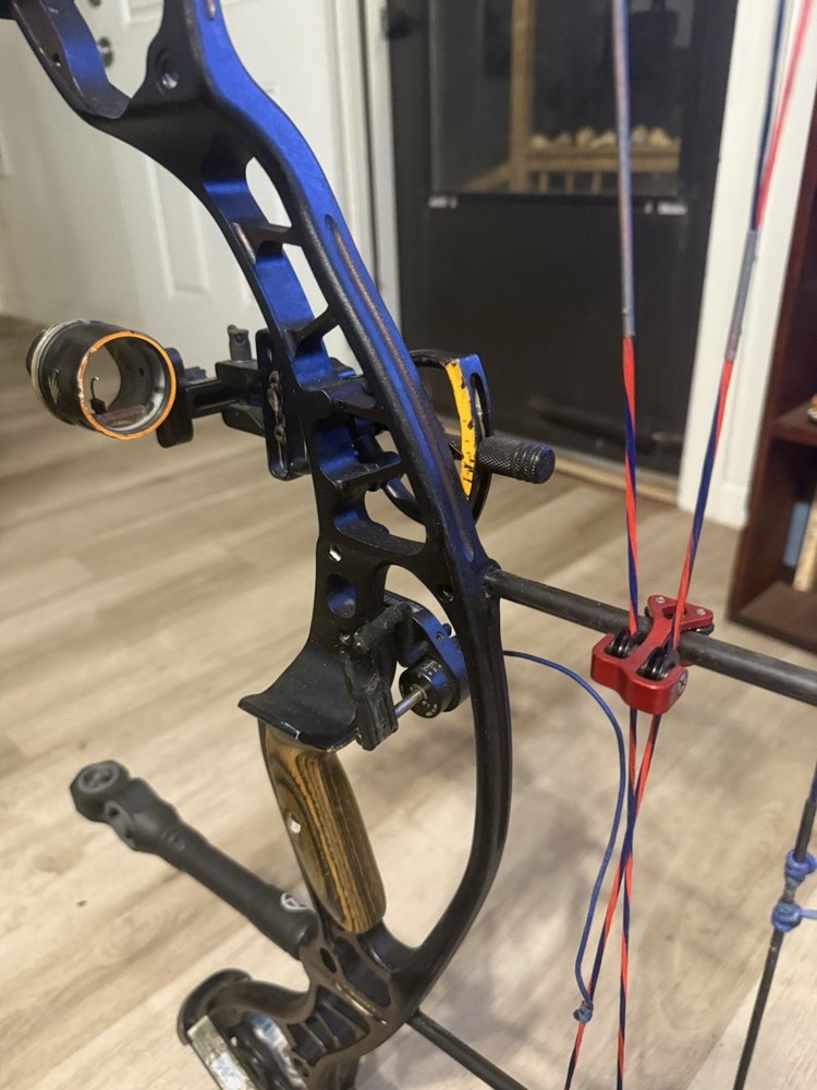 Hoyt Alpha Max 32 .60 Lbs Rt Hand