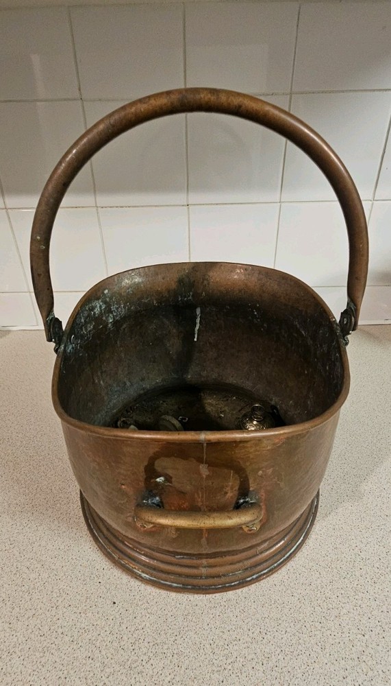 A stunning quality Large Antique Copper Coal Scuttle,Fireside.