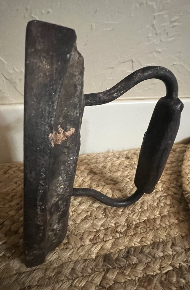 Vtg Antique Cast Iron Dixie Flat Iron Rustic Garment Ironing