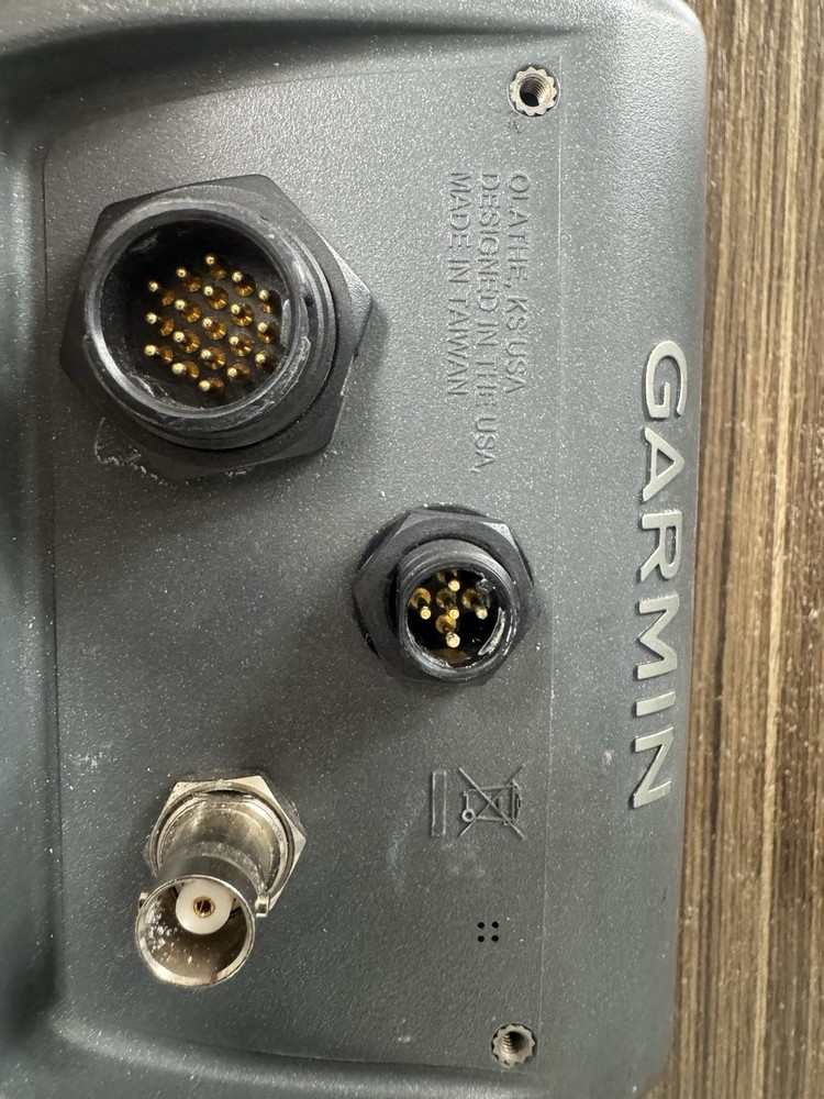 Garmin 421 Gps. No Cables. Good Working Order-(mounting Bracket Not Include)