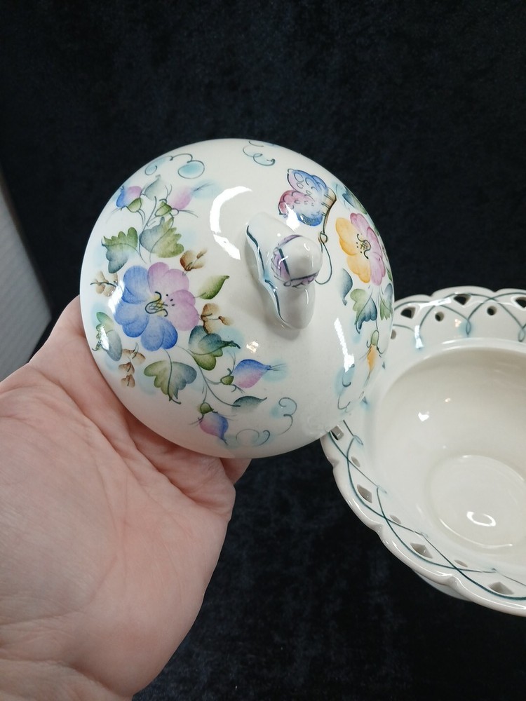 Caxap Covered Candy Dish Ritclated Edge