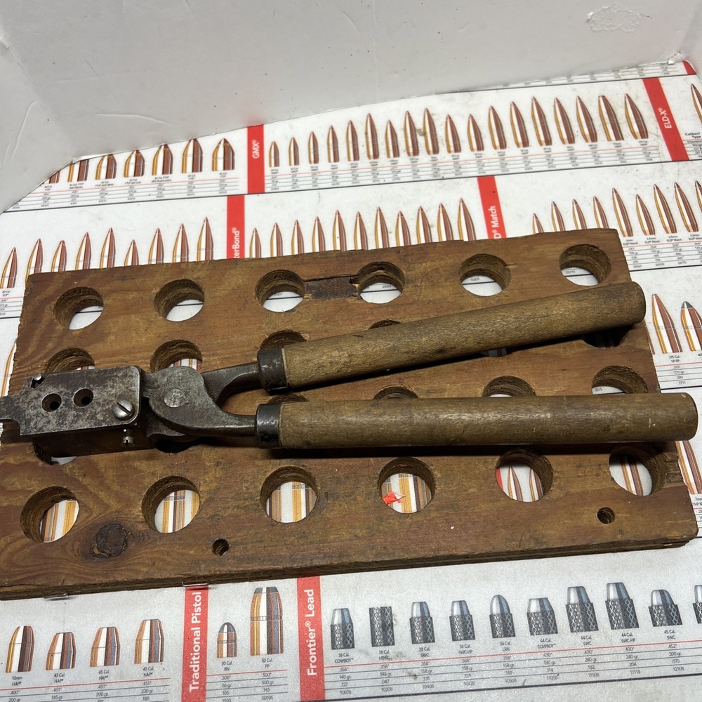 VTG 2 CAVITY BULLET MOLD TWO DIFF SIZE BULLET CHAMBERS & HANDLE WHATS IT ?
