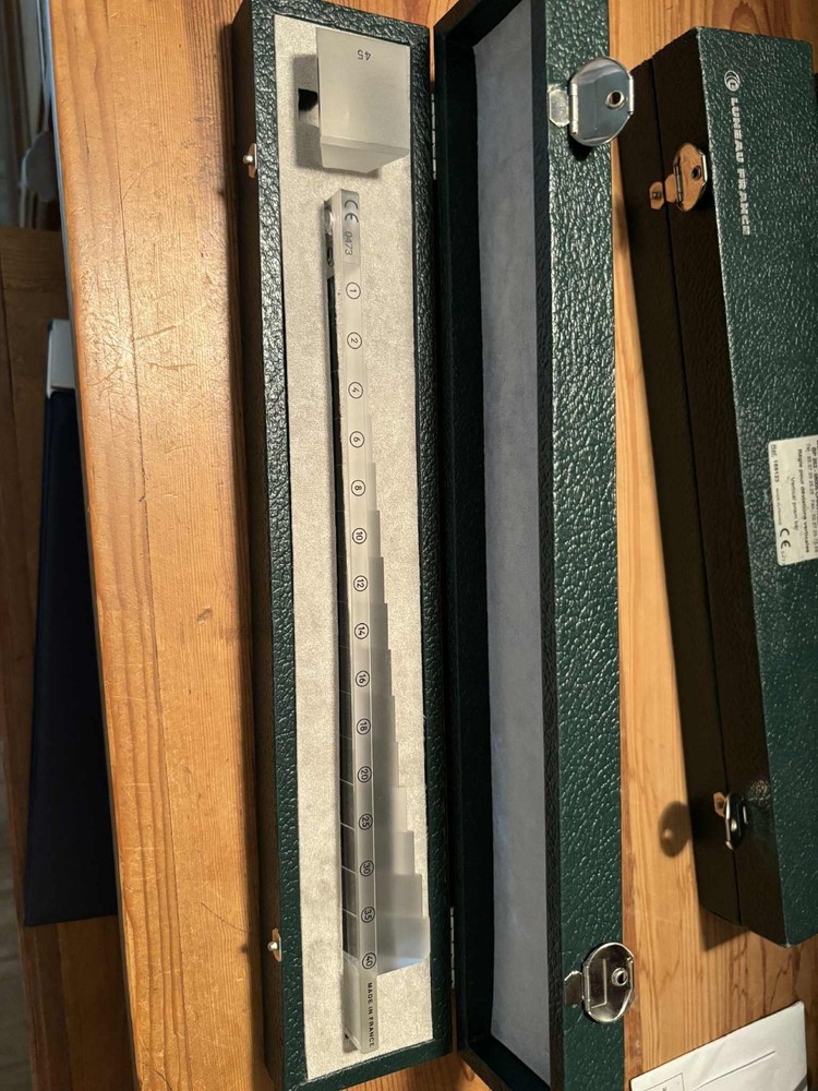 LUNEAU HORIZONTAL AND VERTICAL PRISM BARS. EXCELLENT CONDITION.