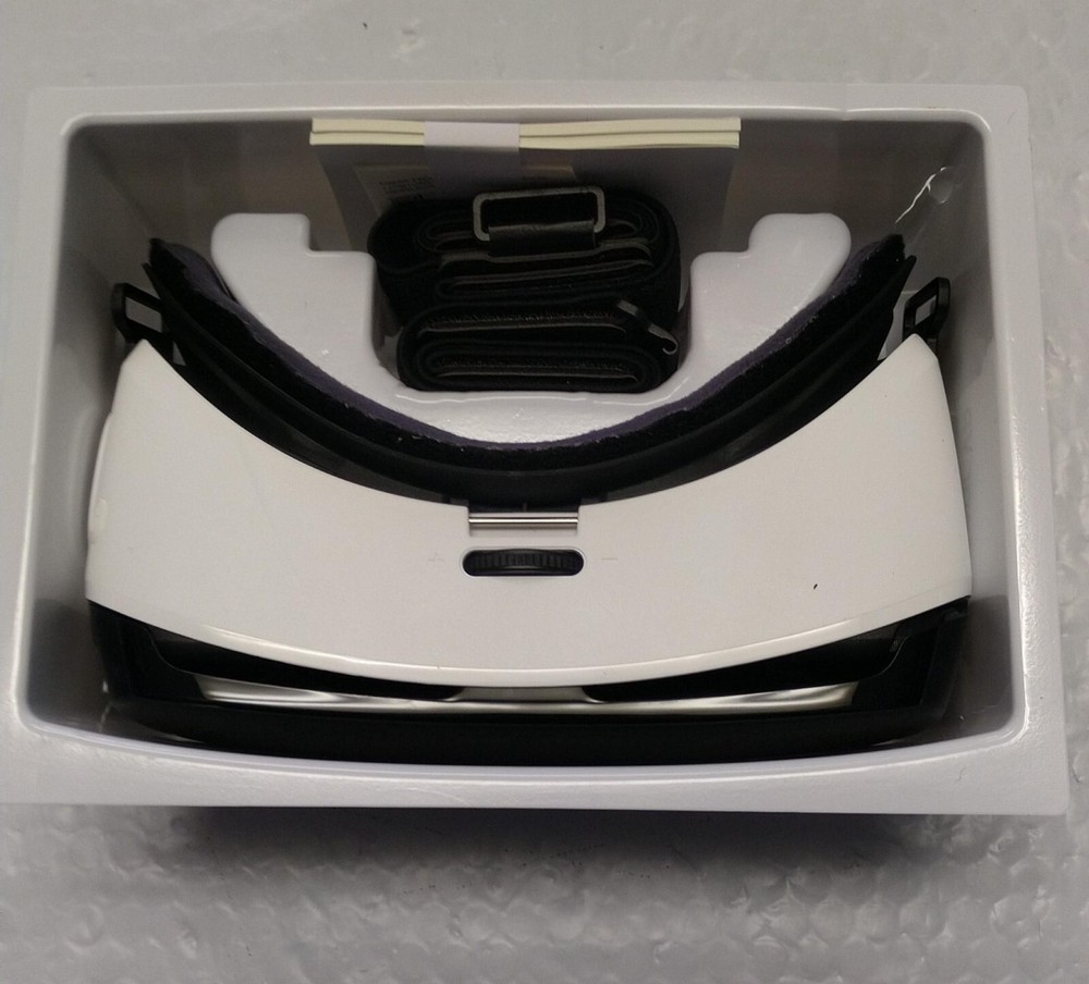 Samsung Gear VR Powered by OCULUS