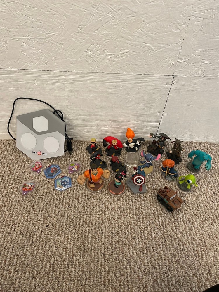 Large Disney Infinity Bundle: Characters, Playsets, and Accessories