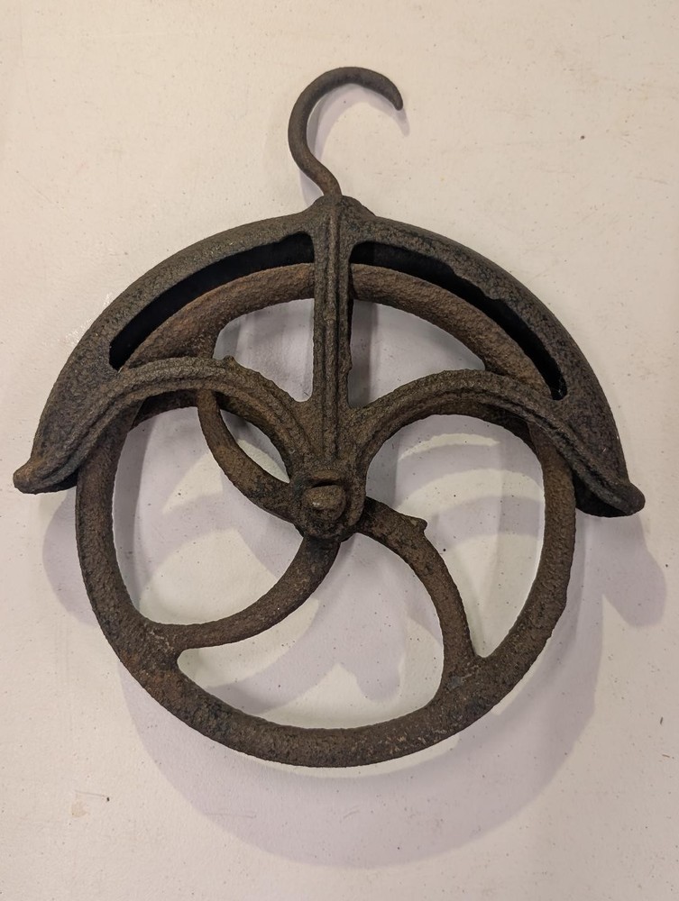Cast iron barn pulley. Vintage. 9" wheel