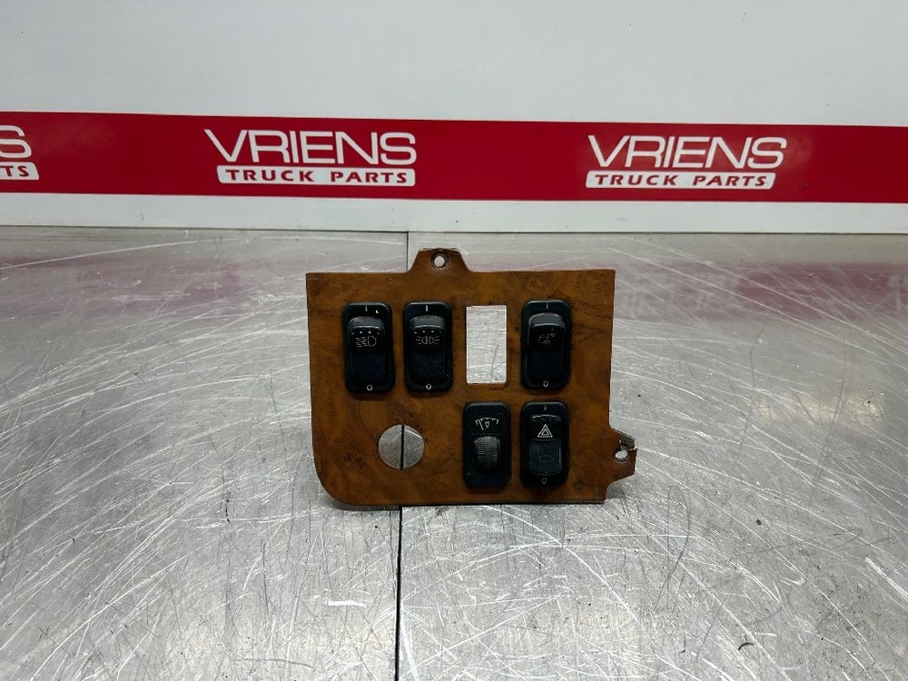 PETERBILT S64-6025-266L00 PANEL-DASH