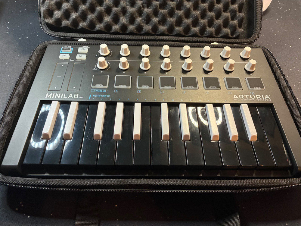 Arturia MiniLab MkII MIDI Keyboard Controller – Lightly Used, Case, Box