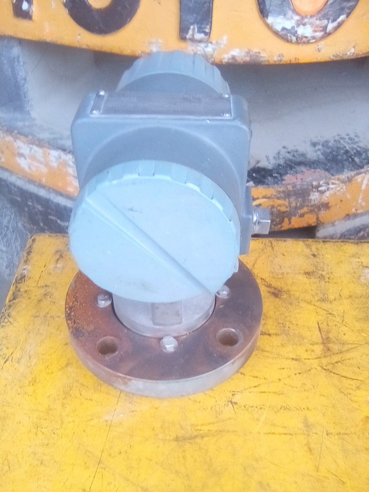 Foxboro 827DF-IS1NHKA1-A Electronic Transmitter