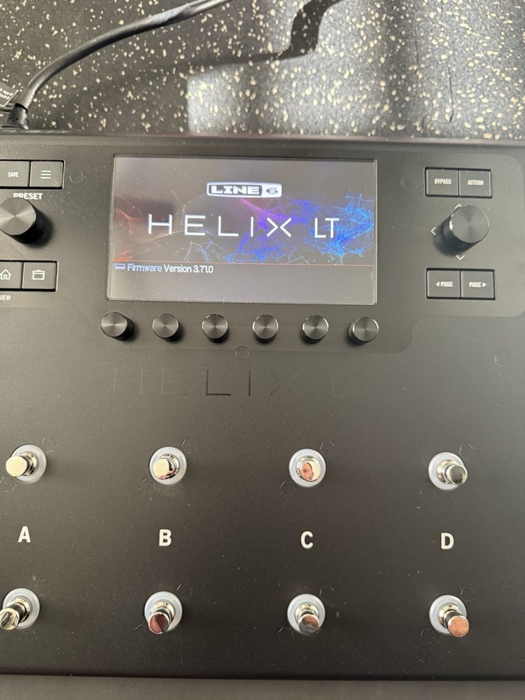 Line 6 Helix LT Guitar Multi-Effects Processor W/ Expression Pedal Excellent