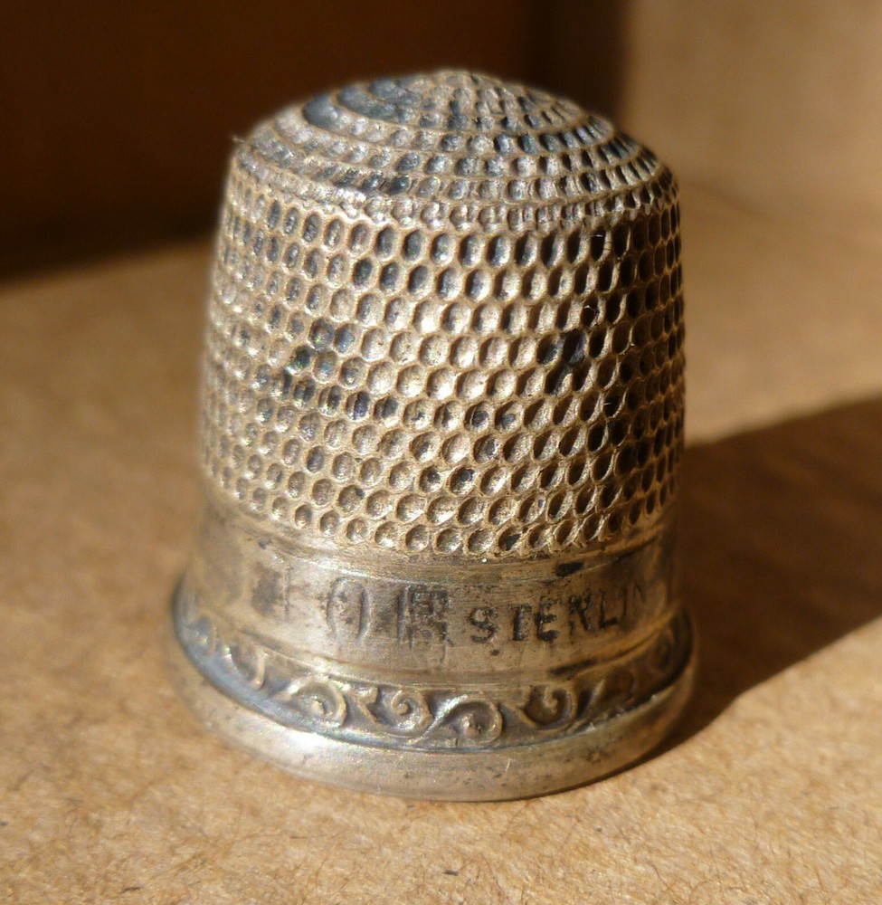 Sterling Silver Thimble Goldsmith Stern Scrolls 10