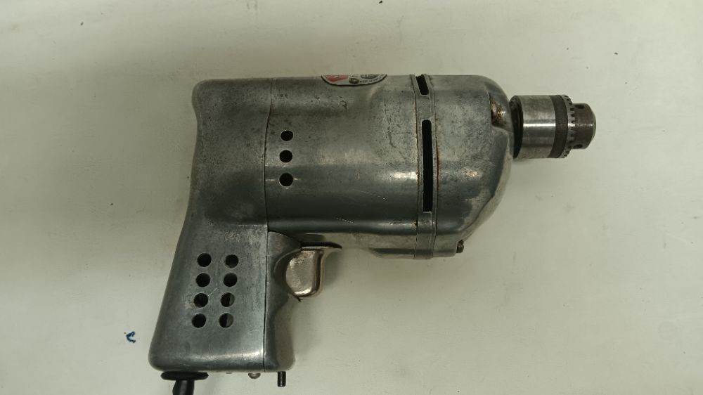 BLACK AND DECKER 1/4" ELECTRIC DRILL