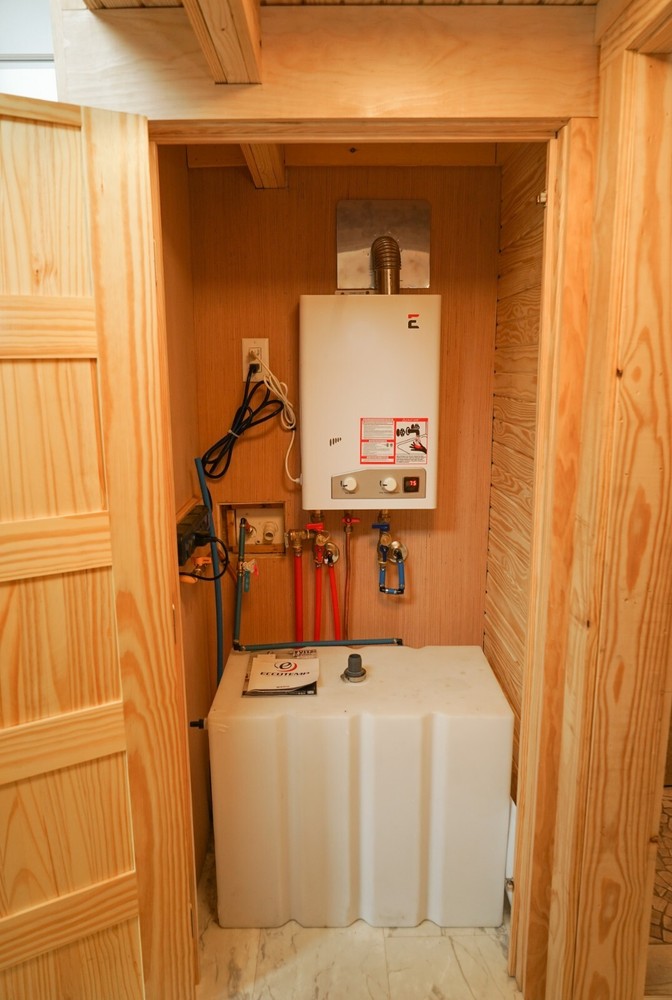 BRAND NEW Custom Built Tiny Home w/ 100% OFF-GRID & ON-GRID Living Capability