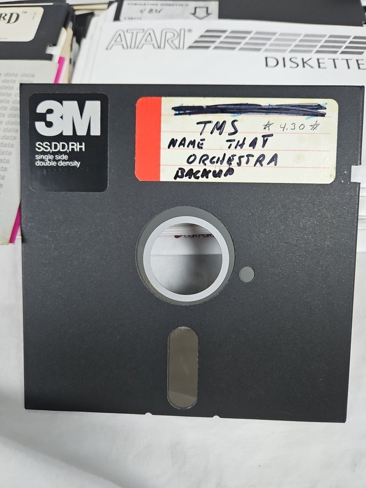 Lot of 116 Floppy Computer Disk 5.25" PC Unknown Content Mixed Misc *AS IS* READ