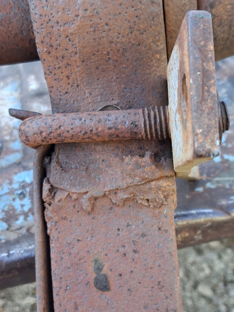 Vintage Antique Blacksmith Post Leg Vise forge anvil tool