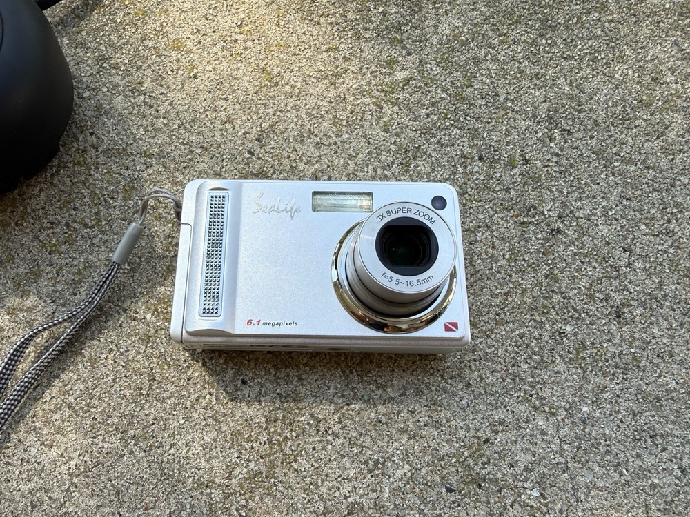 SeaLife DC600 underwater digital camera W/ Waterproof Casing