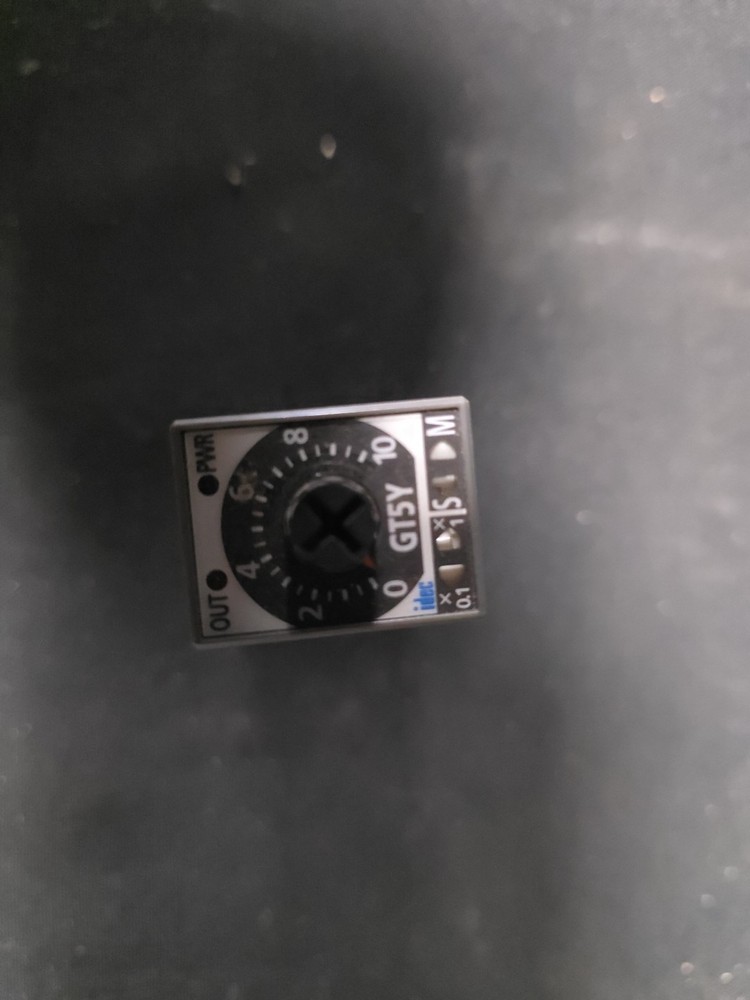 Idec GT5Y-2SN Timer 24VDC